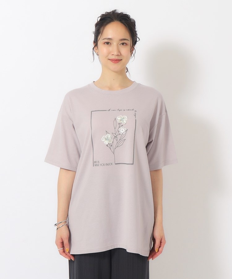 シューラルー(SHOO・LA・RUE/Cutie Blonde)のひと味違う着こなしが叶う フラワーモチーフBIGTシャツ13