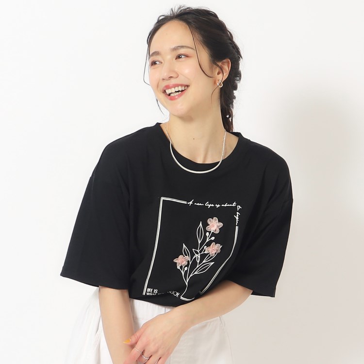 シューラルー(SHOO・LA・RUE/Cutie Blonde)のひと味違う着こなしが叶う フラワーモチーフBIGTシャツ Ｔシャツ