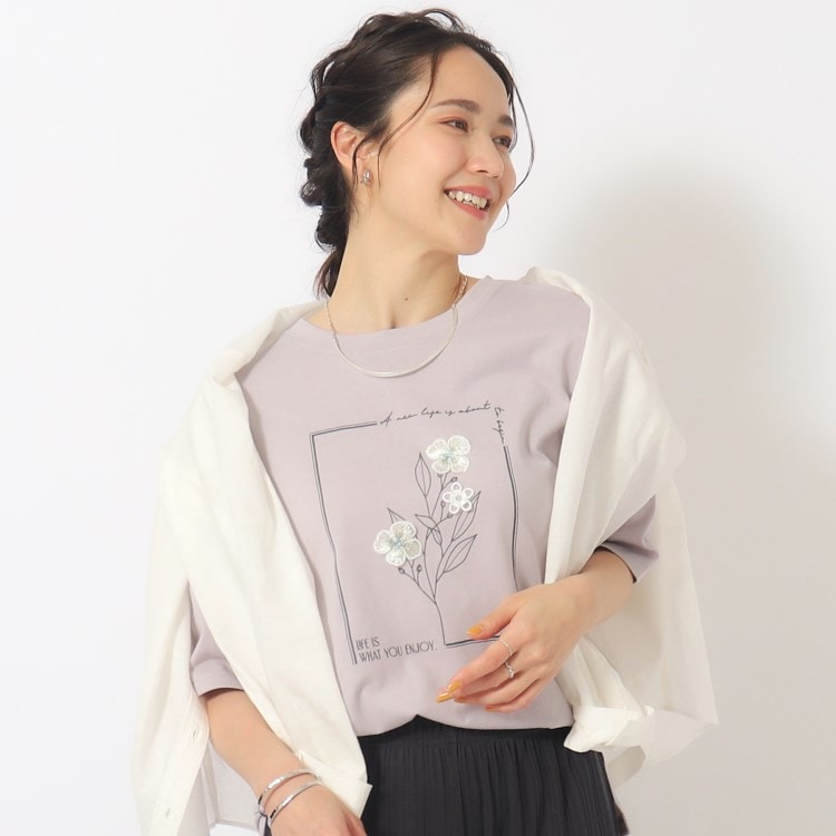 シューラルー(SHOO・LA・RUE/Cutie Blonde)のひと味違う着こなしが叶う フラワーモチーフBIGTシャツ Ｔシャツ