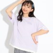 ピンク ラテ(PINK-latte)の裾レイヤード風ビッグロゴTシャツ ライトパープル(081)