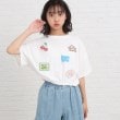 ピンク ラテ(PINK-latte)の【前後2WAY】裾ドロストワッペンTシャツ オフホワイト(003)