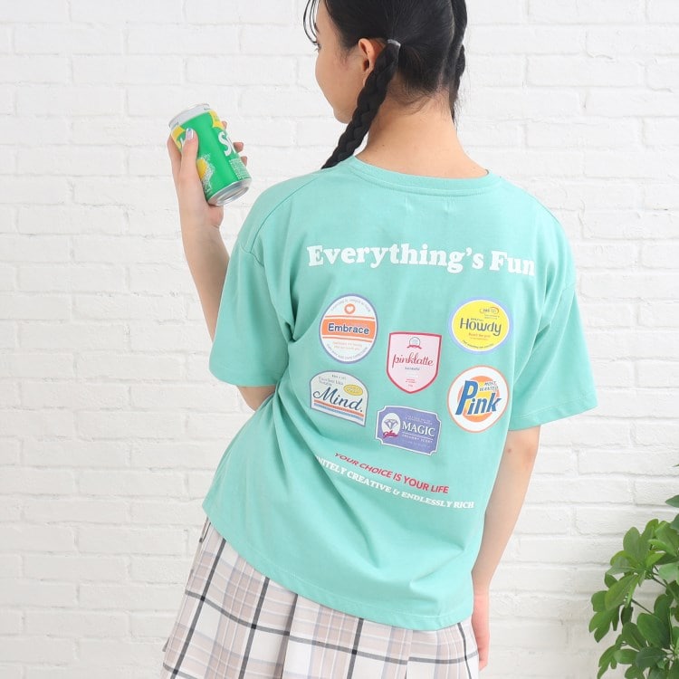 ピンク ラテ(PINK-latte)のワッペンデザインバックプリントTシャツ Ｔシャツ
