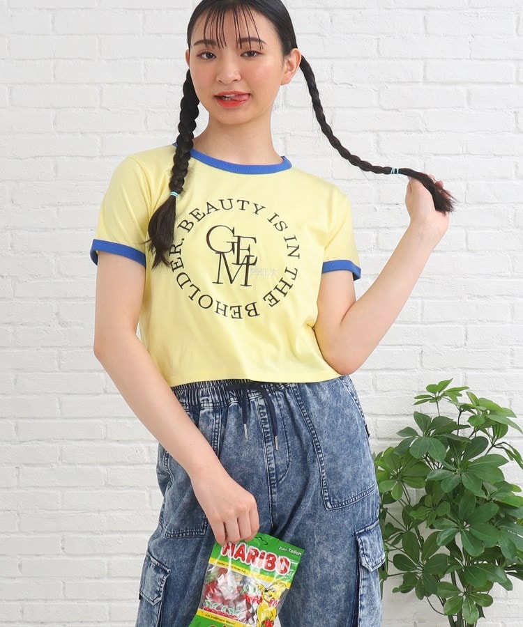 ピンク ラテ(PINK-latte)のY2K気分♪配色リンガー刺繍Tシャツ レモンイエロー(031)