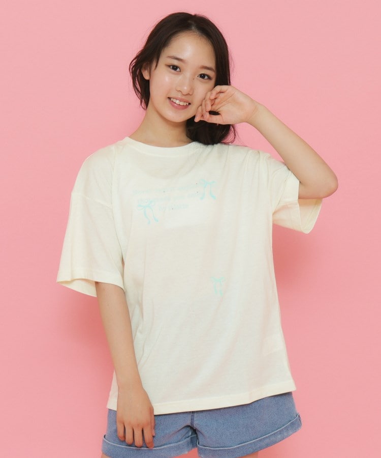 ピンク ラテ(PINK-latte)のリボンロゴプリントラインストーン付きTシャツ1