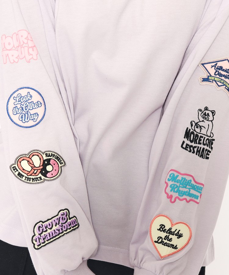 ピンク ラテ(PINK-latte)の袖ワッペンデザインロングTシャツ14