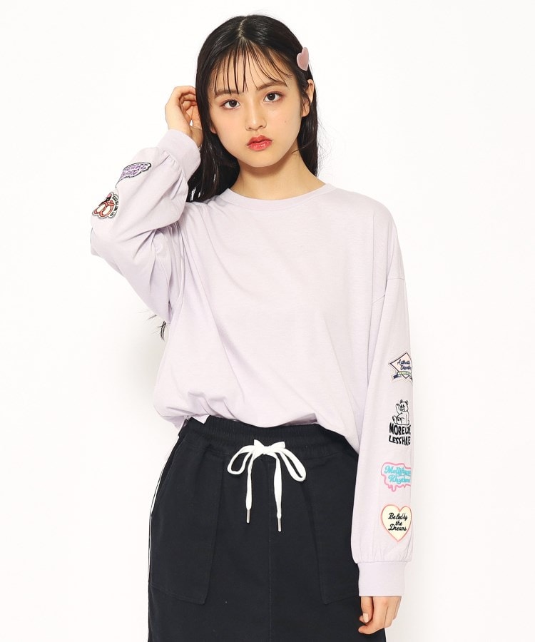 ピンク ラテ(PINK-latte)の袖ワッペンデザインロングTシャツ パープル(081)