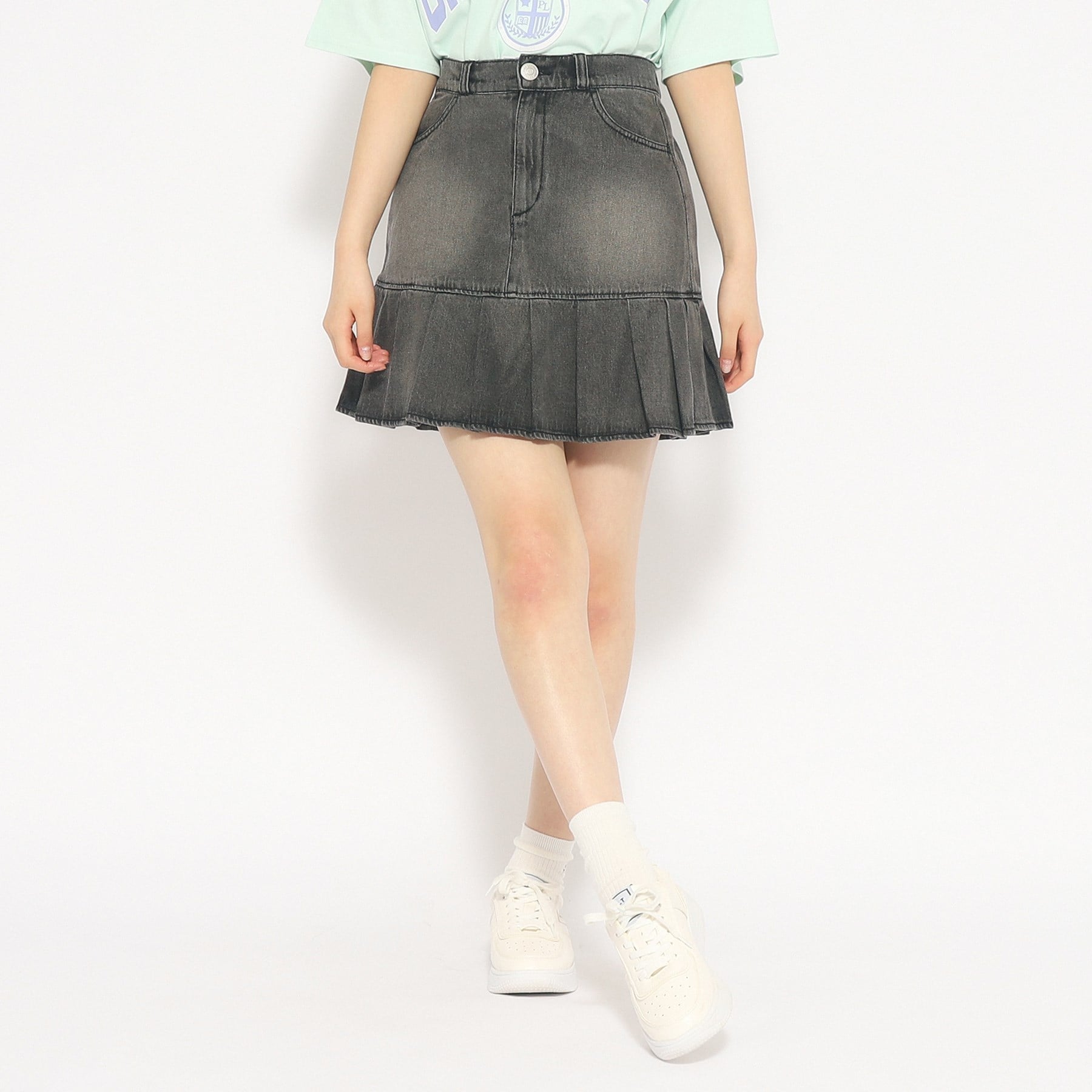 ピンク ラテ(PINK-latte)の裾プリーツデニムスカート ブラック(519)
