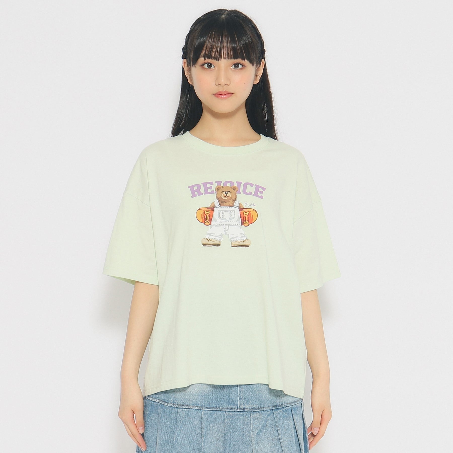 ピンク ラテ(PINK-latte)のスケボークマちゃんプリントTシャツ17