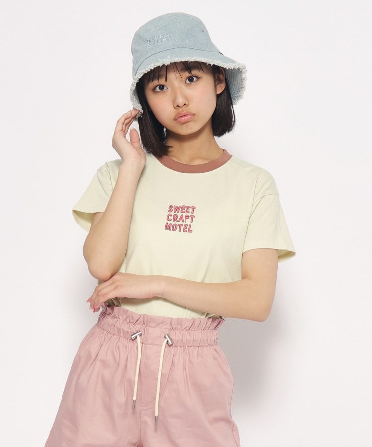 ピンク ラテ(PINK-latte)のリンガー配色コンパクトTシャツ イエロー(021)