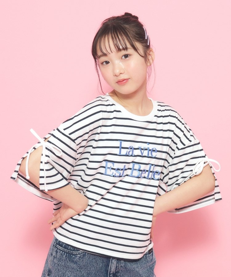 ピンク ラテ(PINK-latte)の袖リボンTシャツ【五分袖】【クロップド丈】 オフホワイト(303)