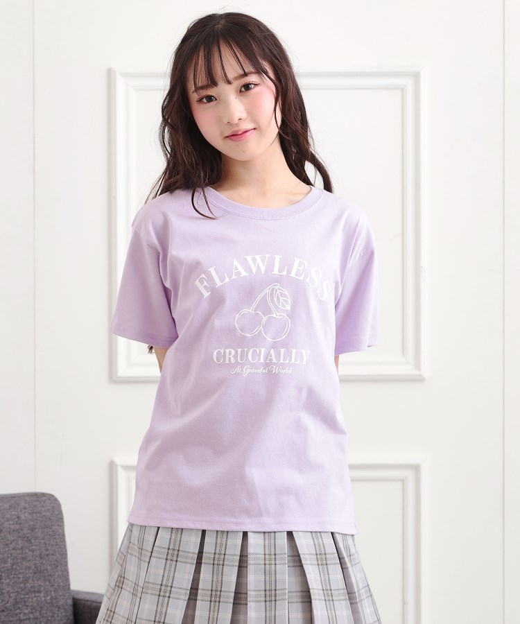 ピンク ラテ(PINK-latte)のチェリーモチーフTシャツ パープル(081)