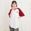 ピンク ラテ(PINK-latte)のワッペン風チュニックTシャツ レッド(063)