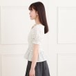 ピンク ラテ(PINK-latte)の2WAYシャーリングブラウス2