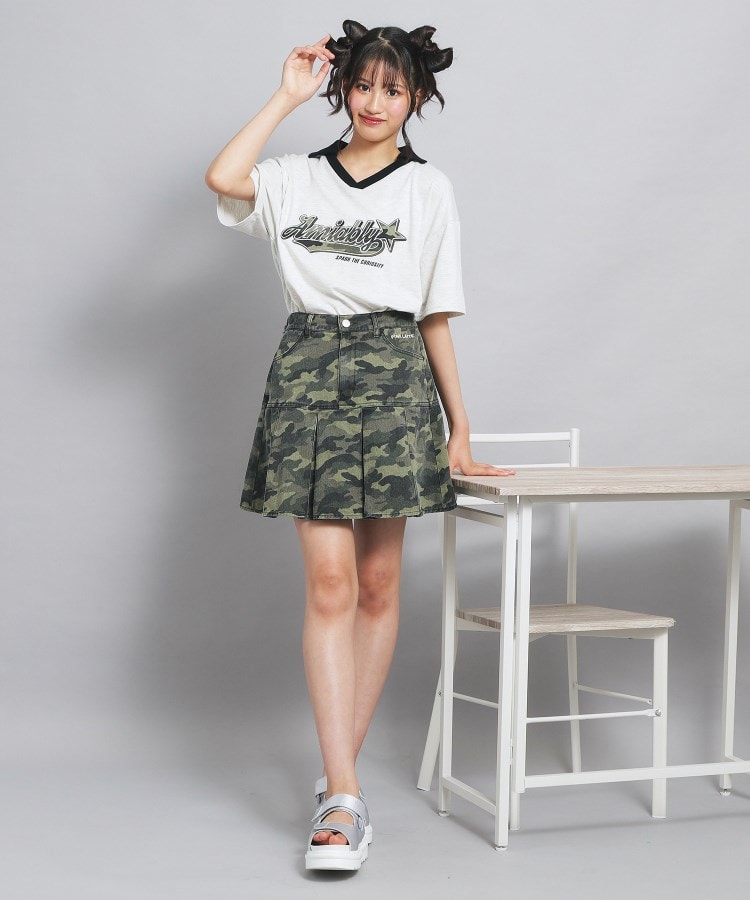 ピンク ラテ(PINK-latte)の【接触冷感】Vネック衿付きアップリケビッグTシャツ13