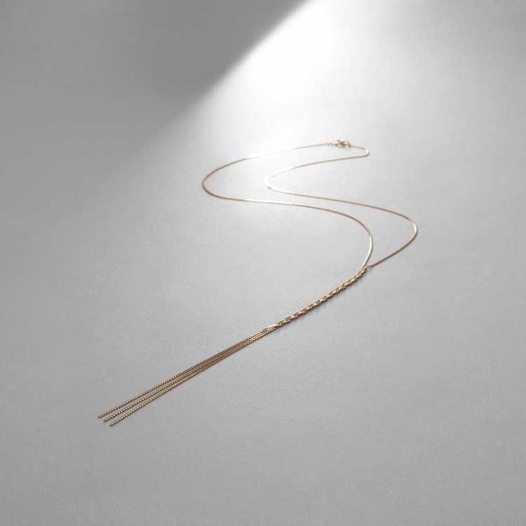 ココシュニック(COCOSHNIK)のベネチアンフラットチェーン三つ編みY字 ネックレス ネックレス