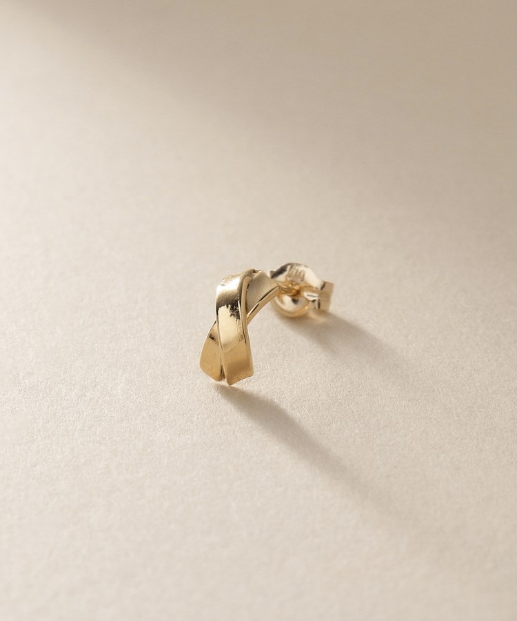 ココシュニック(COCOSHNIK)のK10平打ちクロス スタッドピアス2