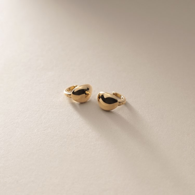 スーパーセール期間限定 K18ペアシェイプフープ ワンタッチピアス（ピアス） | COCOSHNIK アクセサリー