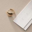 ココシュニック(COCOSHNIK)のK18ペアシェイプフープ ワンタッチピアス4