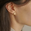 ココシュニック(COCOSHNIK)のK18ペアシェイプフープ ワンタッチピアス13