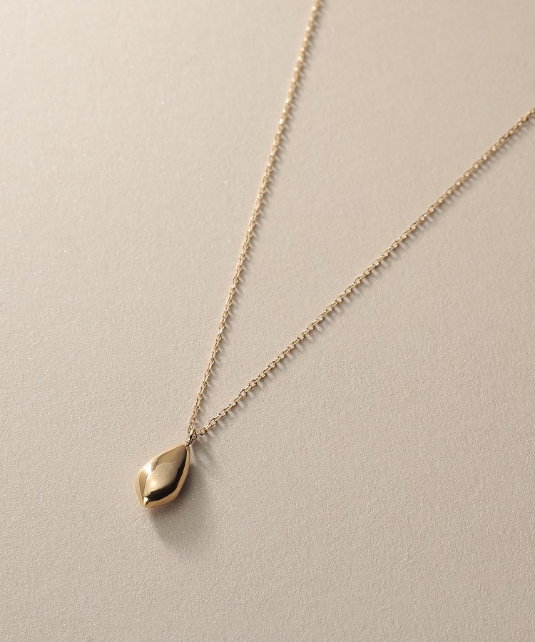 ココシュニック(COCOSHNIK)のK10中空デフォルメペアシェイプ ネックレス2