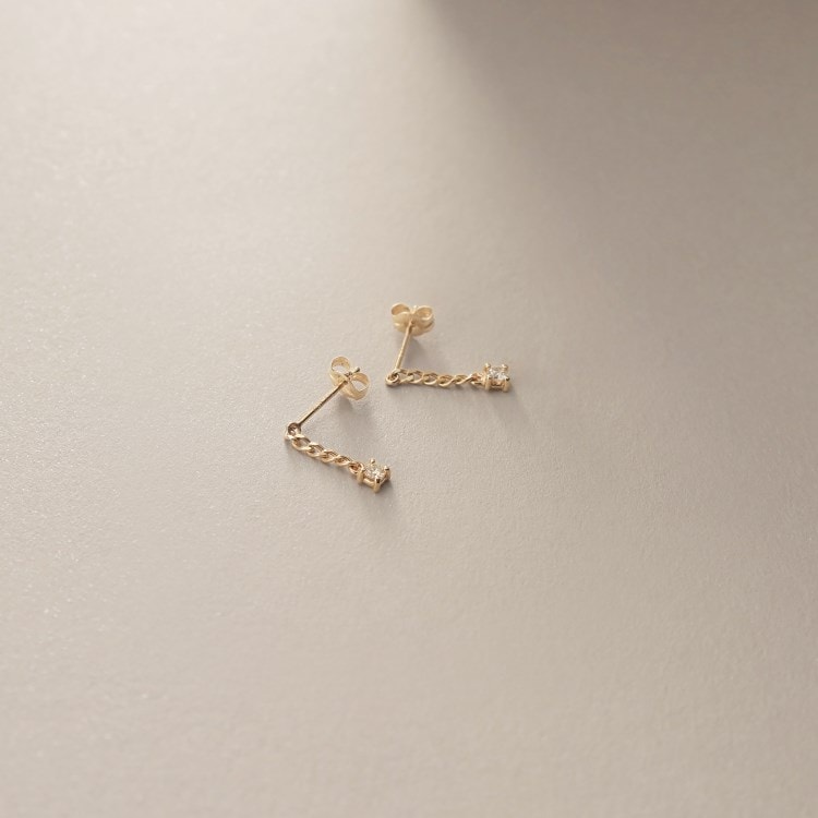 ココシュニック(COCOSHNIK)のK10ダイヤモンド キヘイハンギングダイヤ スタッドピアス ピアス