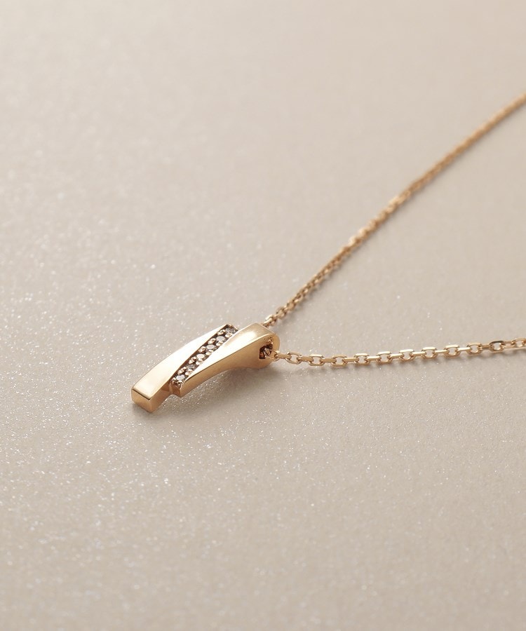 ココシュニック(COCOSHNIK)のK10ダイヤモンド シフテッドレクタングル ネックレス3