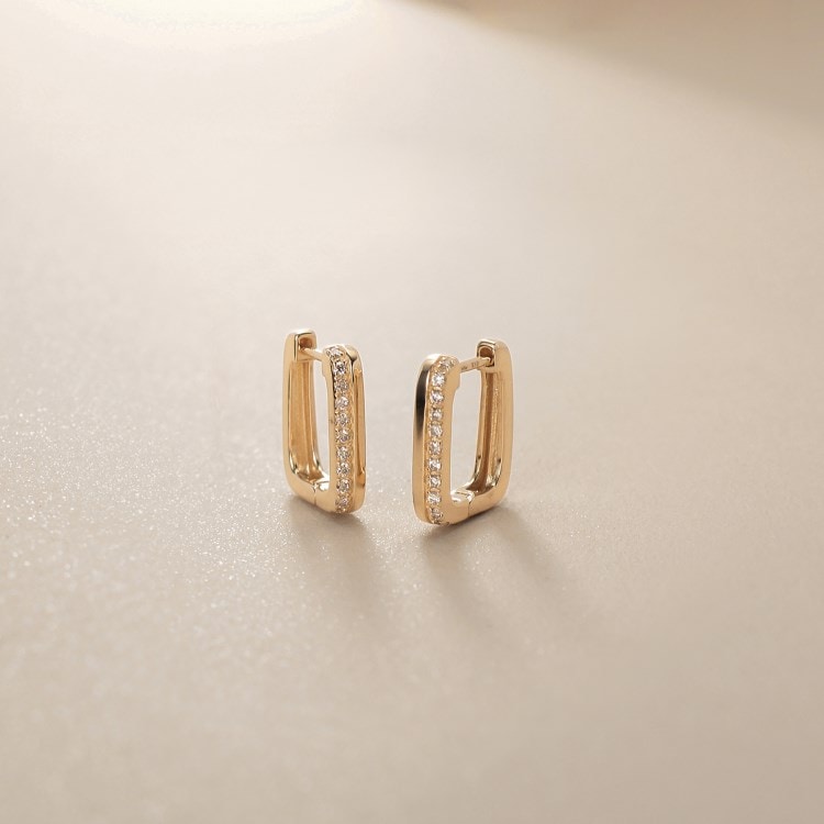 ココシュニック(COCOSHNIK)のK10ダイヤモンド スクエア 中折れピアス ピアス