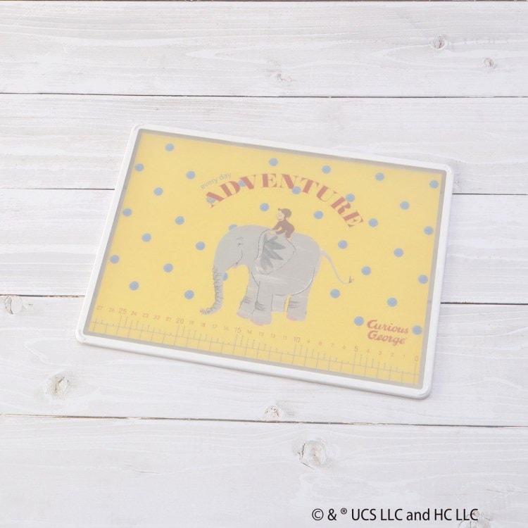 ワンズテラス(one'sterrace)の◆おさるのジョージ カッティングボード イエロー×グリーン 包丁・まな板