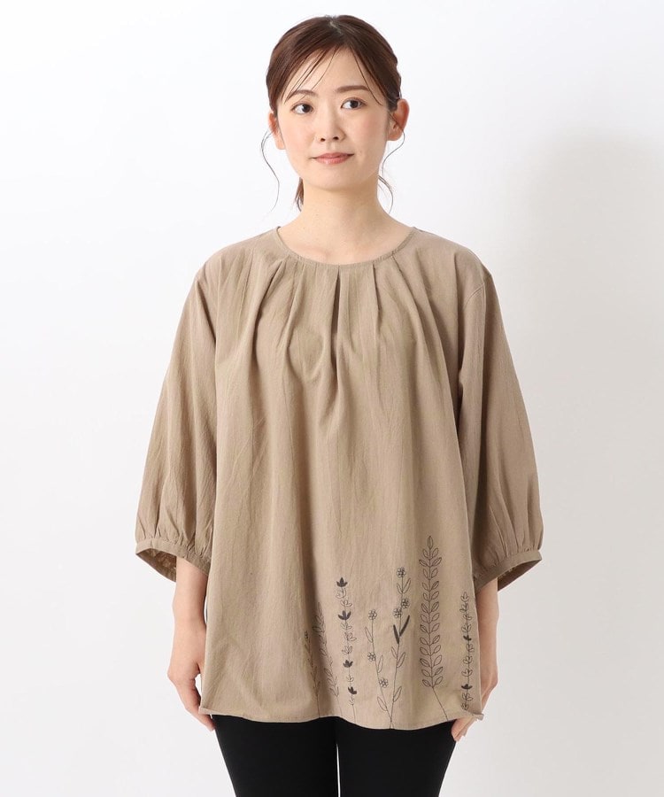 ワンズテラス(one'sterrace)の刺繍入り7分袖ブラウス1