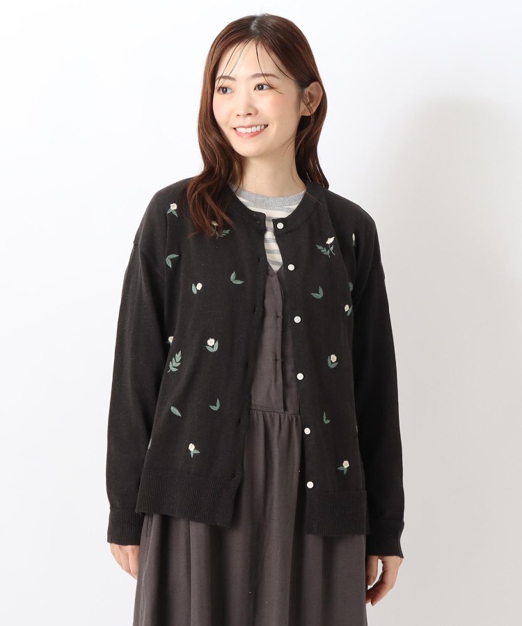 ワンズテラス(one'sterrace)の花柄刺繍入り ドロップスリーブニットカーディガン チャコールグレー(913)