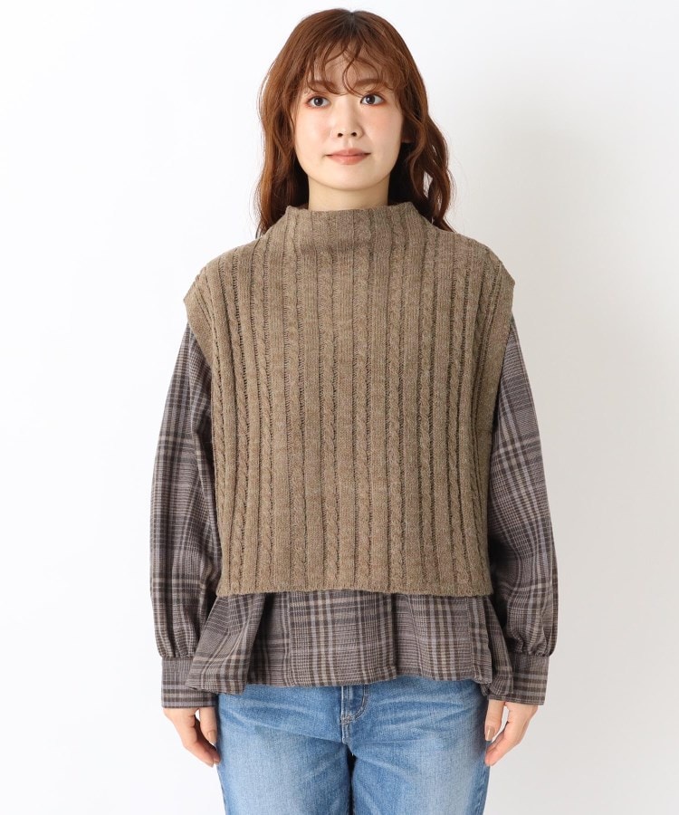 ワンズテラス(one'sterrace)のサイド開き タートルニットベスト1