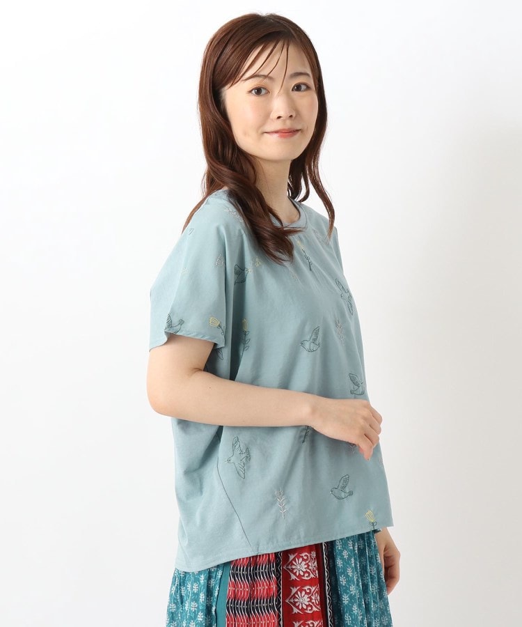 ワンズテラス(one'sterrace)の刺繍フレンチスリーブプルオーバー フローラバード ブルー(993)