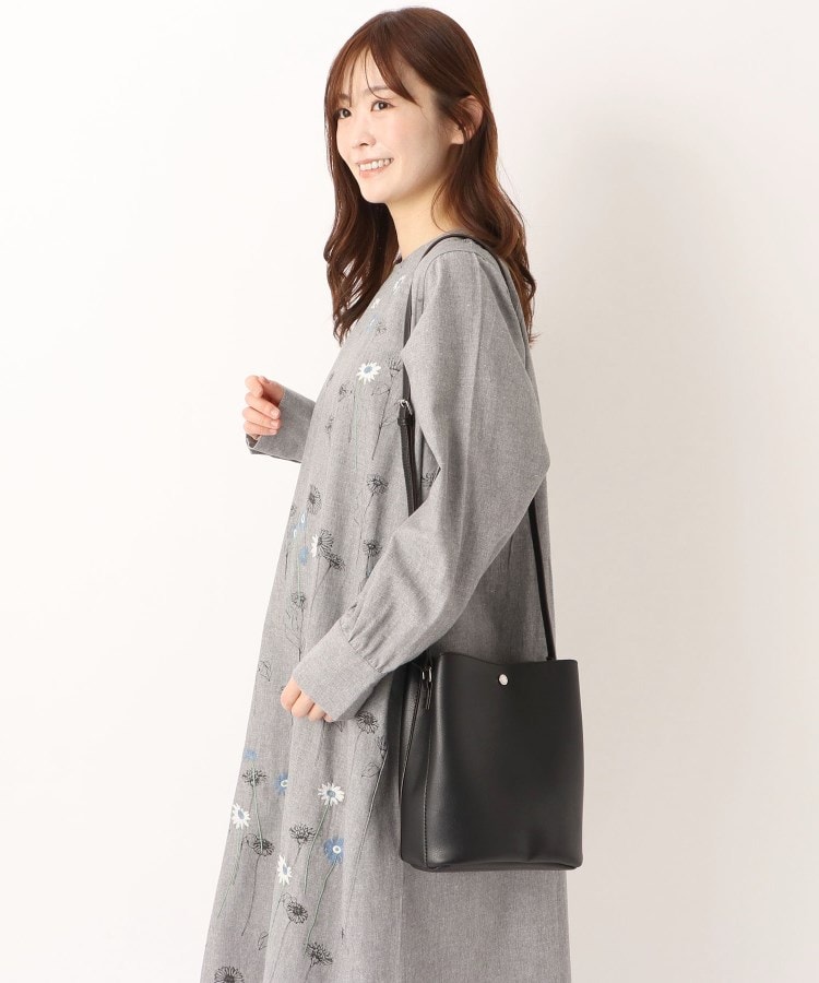 Legato Largo かるいかばん縦型ショルダー(ショルダーバッグ Legato Largo かるいかばん縦型ショルダー(ショルダーバッグ