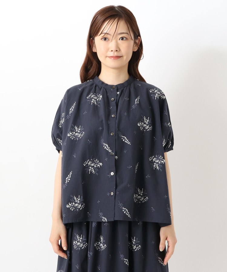 ワンズテラス(one'sterrace)のコットン総柄刺繍ブラウス1