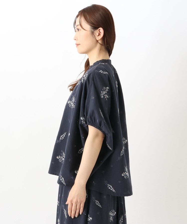 ワンズテラス(one'sterrace)のコットン総柄刺繍ブラウス2