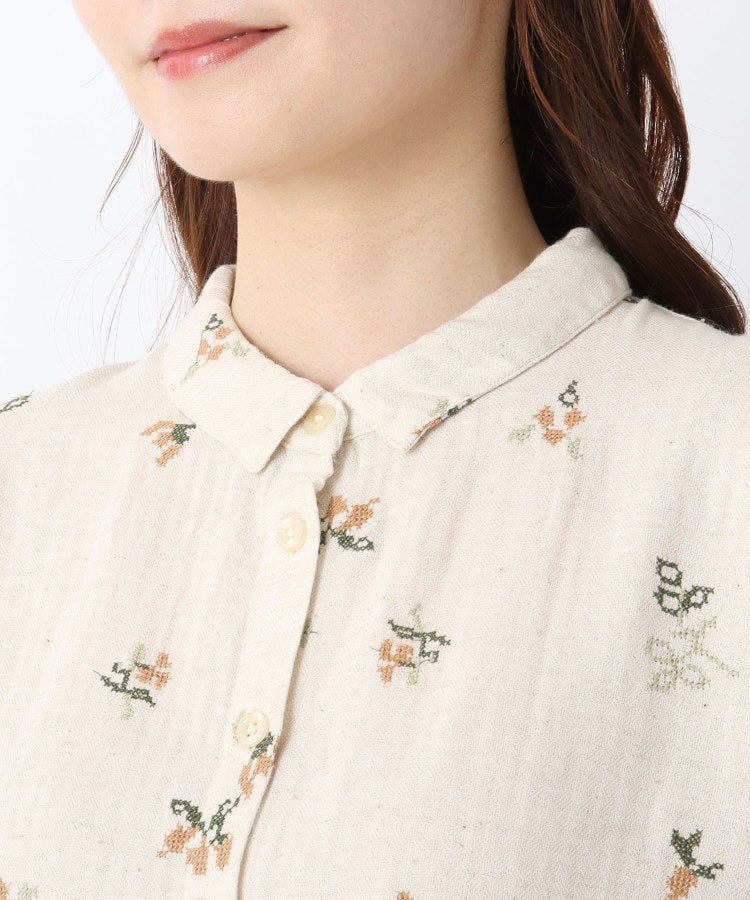 ワンズテラス(one'sterrace)の花柄クロスステッチ刺繍 前開きブラウス4