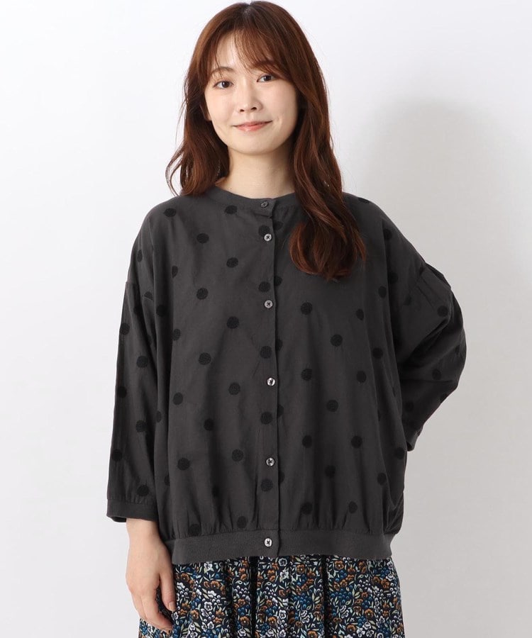 ワンズテラス(one'sterrace)のドット刺繍 前開きブラウス チャコールグレー(913)