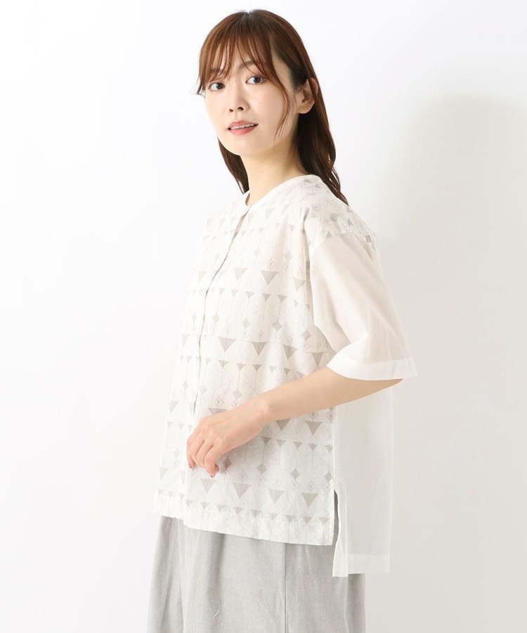 ワンズテラス(one'sterrace)の◆幾何学柄刺繍 前開きブラウス ホワイト(901)