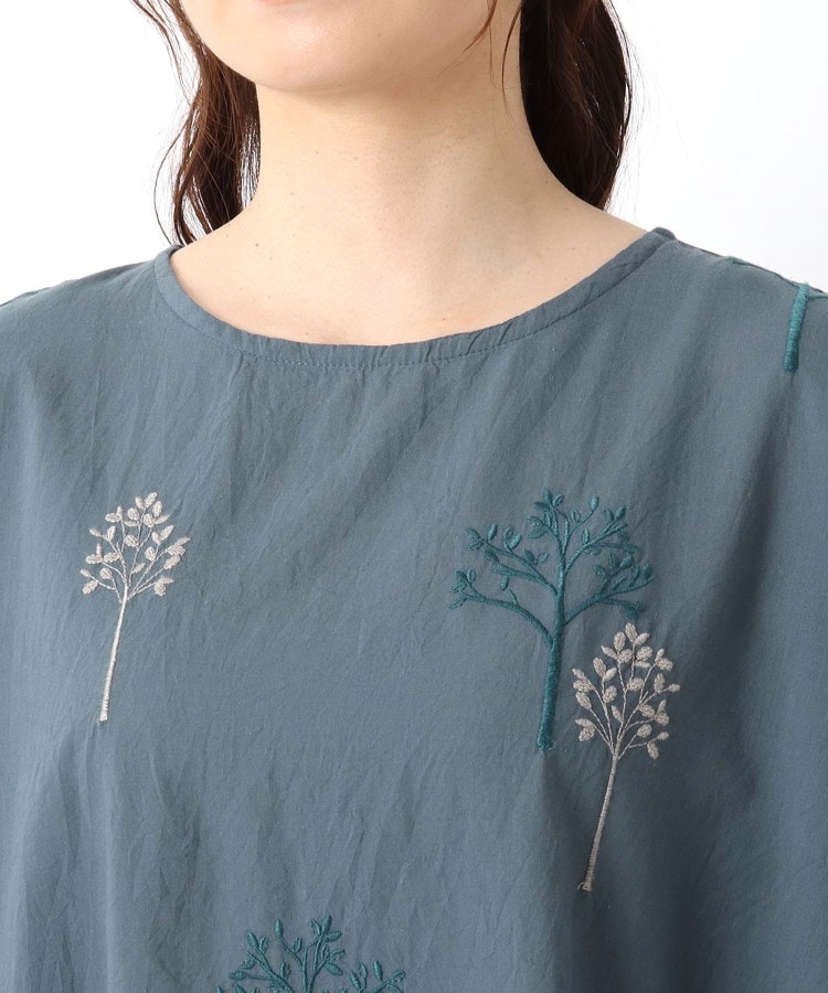 ワンズテラス(one'sterrace)の刺繍入りワンピース4