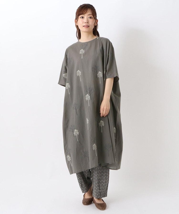 ワンズテラス(one'sterrace)の刺繍入りワンピース12