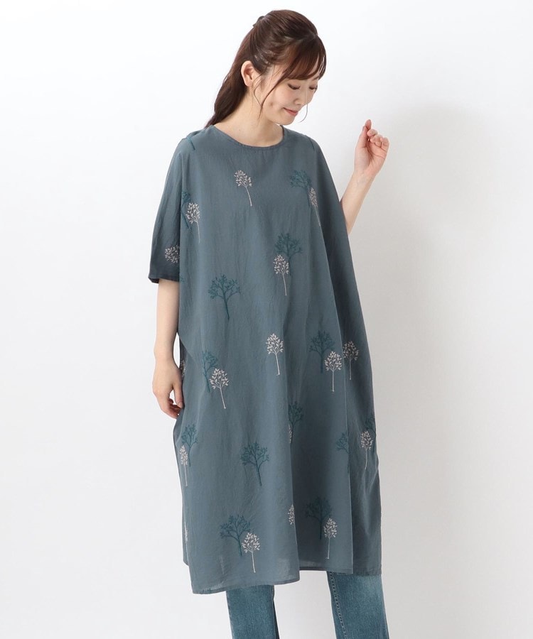 ワンズテラス(one'sterrace)の刺繍入りワンピース ブルー(993)
