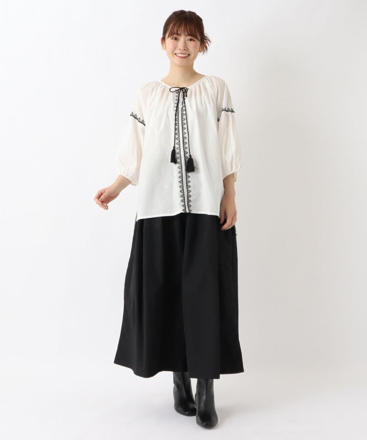 ワンズテラス(one'sterrace)の刺繍入り 衿ぐりギャザーブラウス13