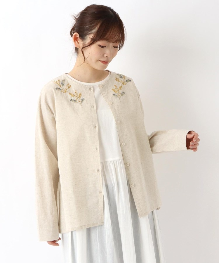 ワンズテラス(one'sterrace)の綿麻 ミモザ刺繍 前開きブラウス アイボリー(904)