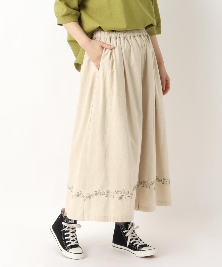 ワンズテラス(one'sterrace)の綿麻 前開き風 刺繍入りスカート アイボリー(904)