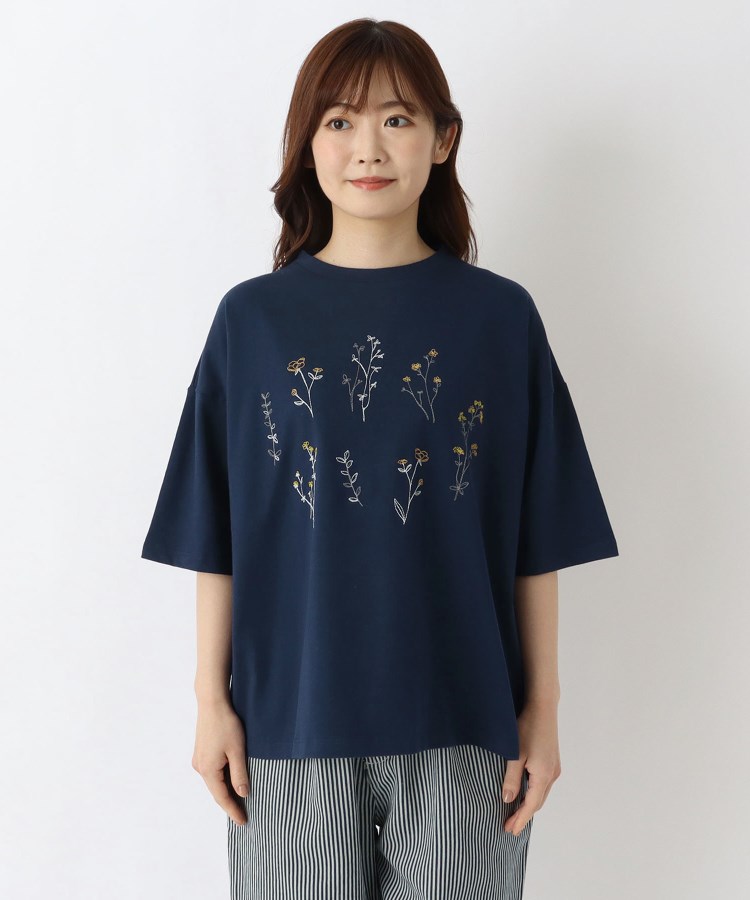 ワンズテラス(one'sterrace)のコットン天竺 花柄刺繍入りプルオーバー1