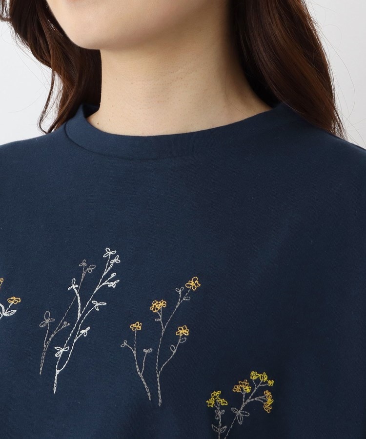ワンズテラス(one'sterrace)のコットン天竺 花柄刺繍入りプルオーバー4