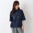 ワンズテラス(one'sterrace)のコットン天竺 花柄刺繍入りプルオーバー ネイビー(994)