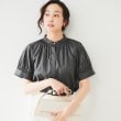 アンタイトル(UNTITLED)のシャーリングローンブラウス チャコールグレー(014)