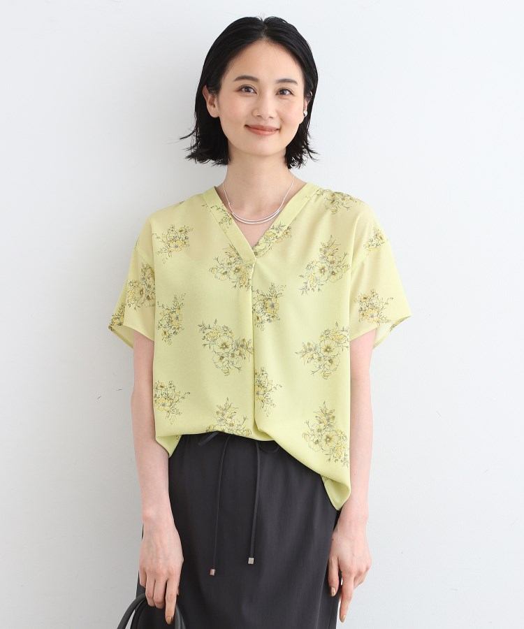 インディヴィ(INDIVI)の【洗える／フラワー柄】スキッパーブラウス イエロー(131)