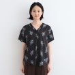 インディヴィ(INDIVI)の【洗える／フラワー柄】スキッパーブラウス10